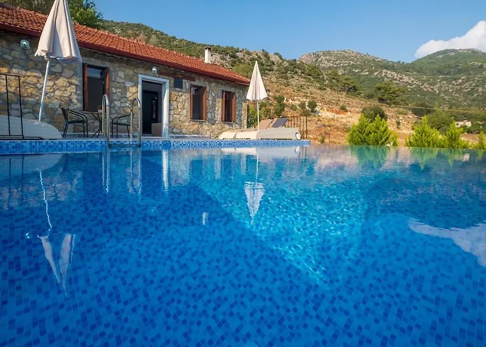 Villa Rose Garden With Private Pool And Jacuzzi